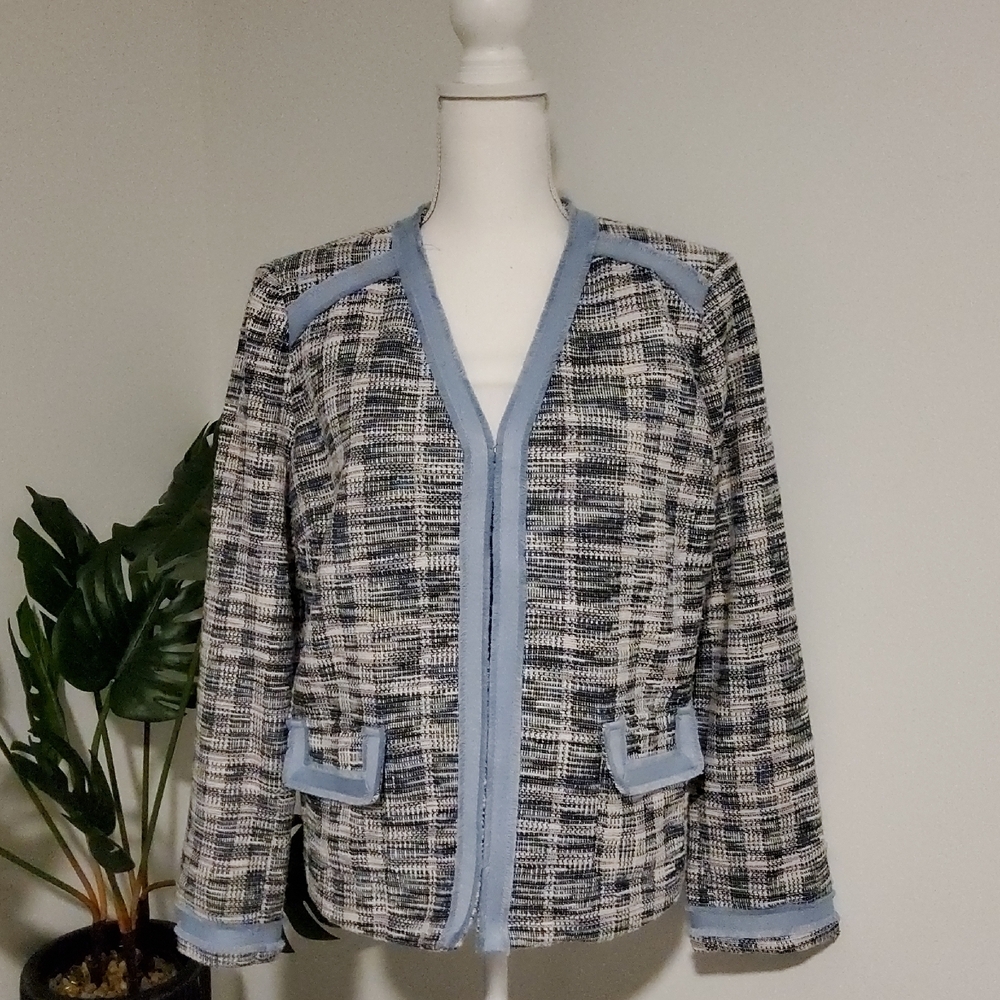 Tahari Women's Tweed Blazer